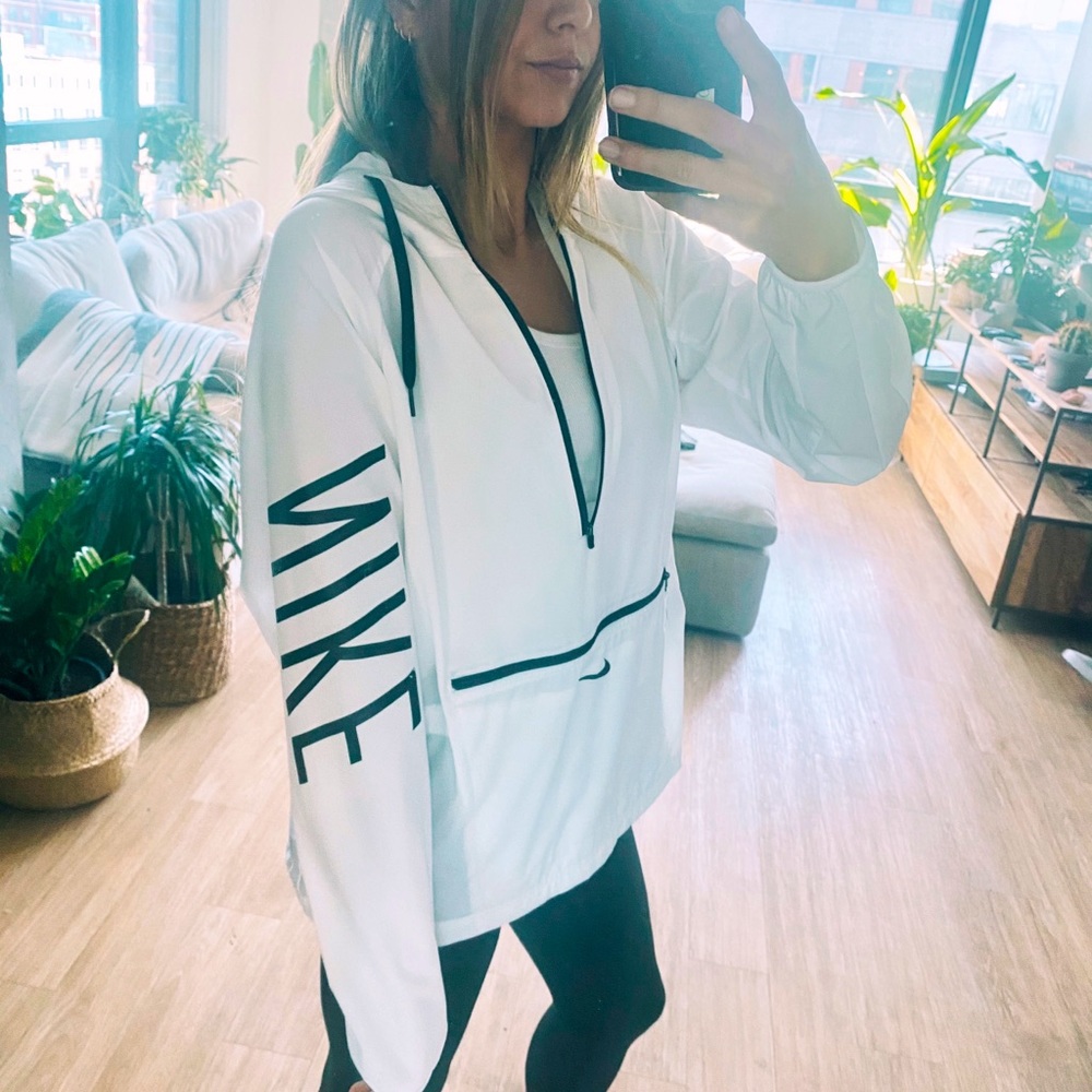 Nike Women’s Dri Fit Windbreaker